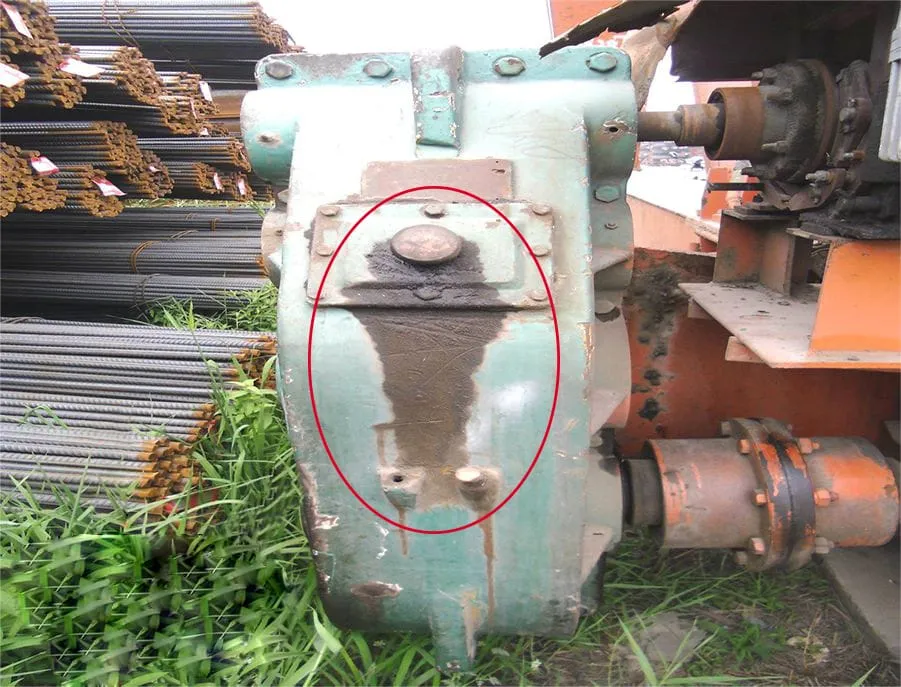 3. The running part of the big car gearbox has oil leakage phenomenon.jpeg
