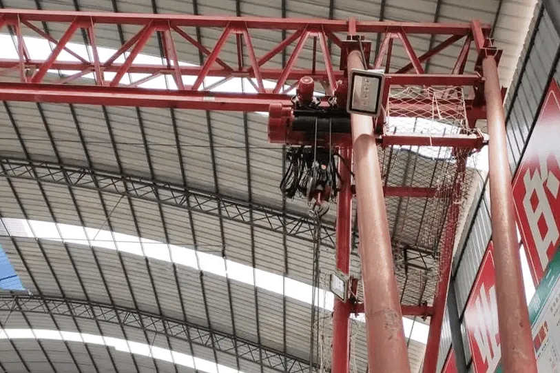 5. Damage to hoisting mechanism hoist rope guide